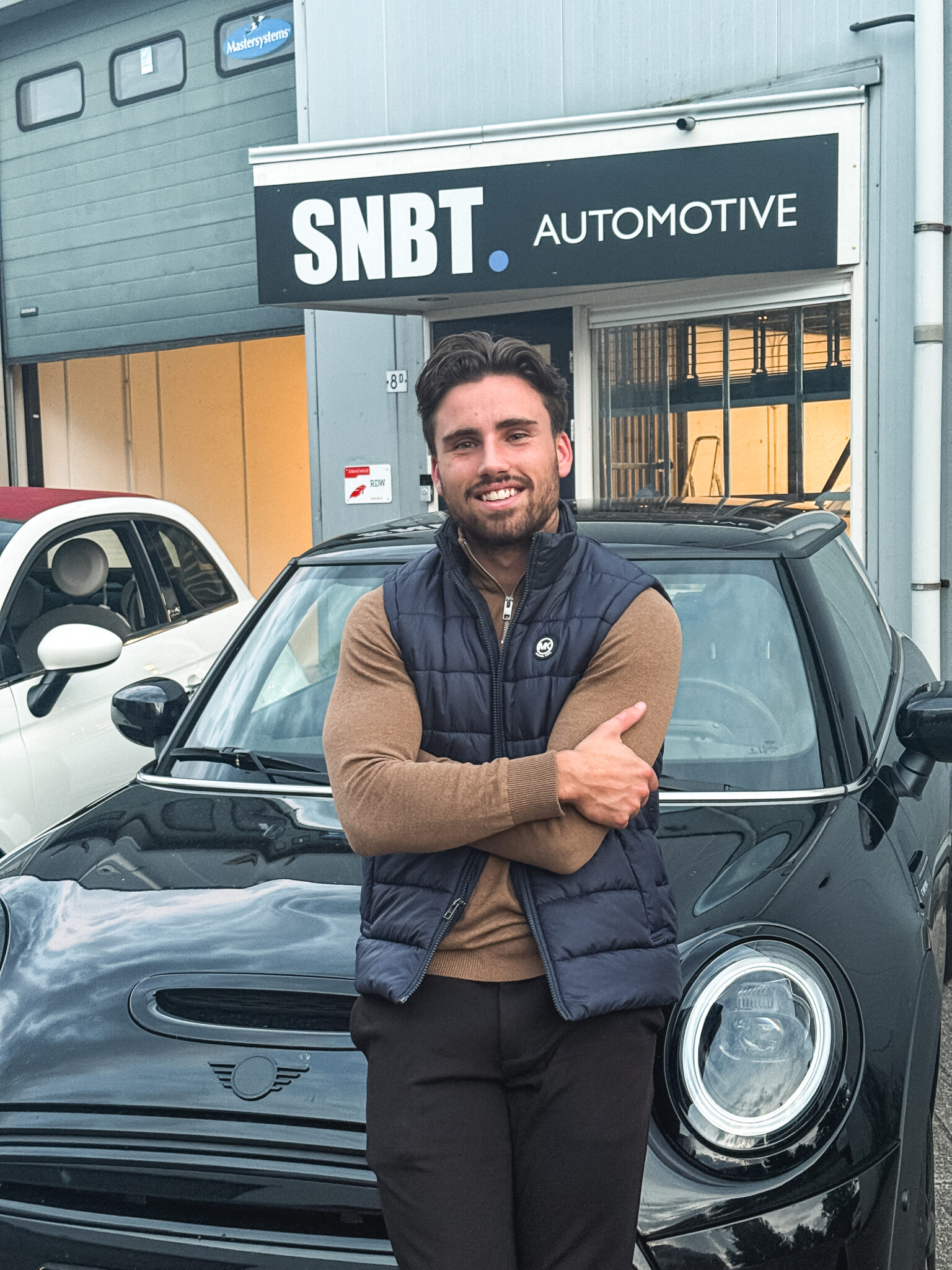 De showroom van SNBT Automotive